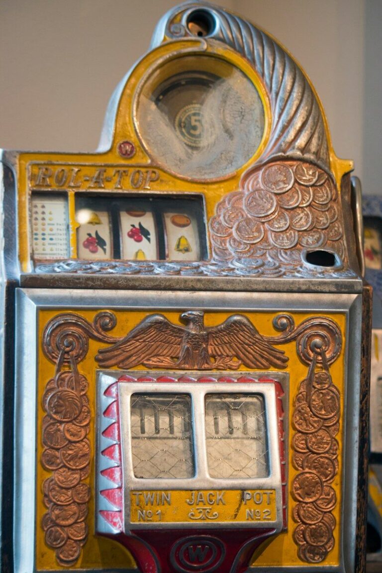 gold and red slot machine